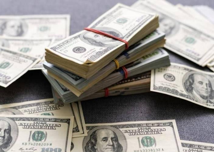 美国政坛近期因一份长达927页的财务报告而掀起轩然大波，报告显示重返白宫的特朗普