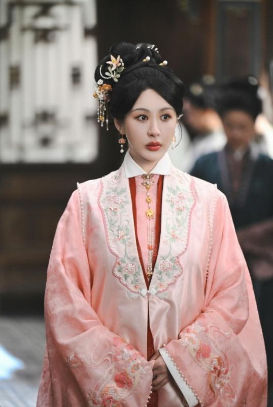 没想到李菲儿的古装喜剧感这么强，看完良陈美锦这几集，感觉李菲儿的可塑性还是很高的