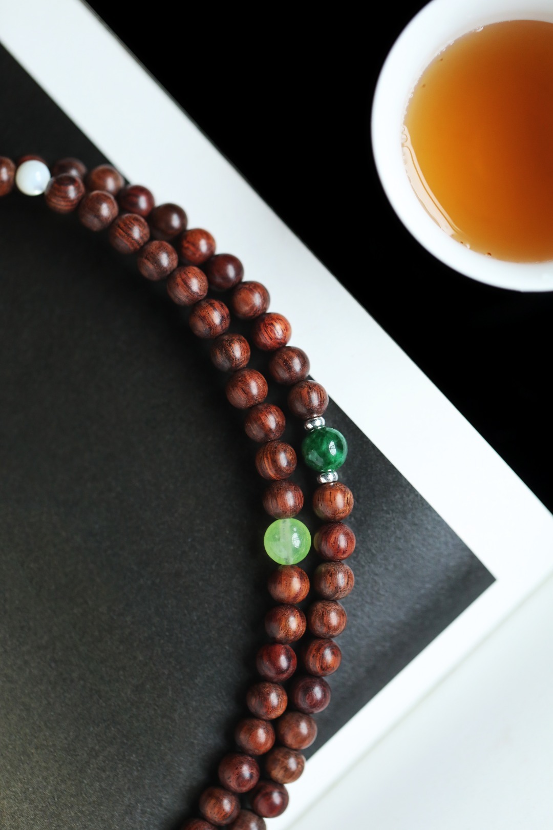 海黄原创【千容】7mm108颗油梨老料油润光泽，形制高雅，其降香浓郁，不由为之折