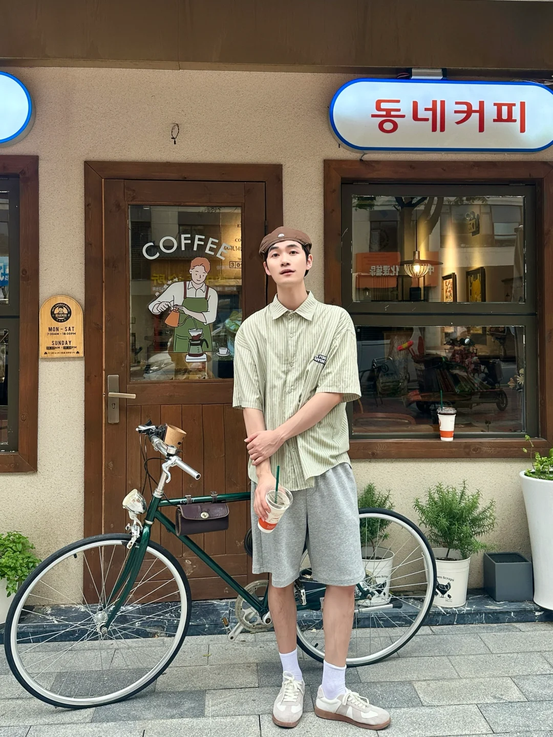 在这家小店呆了一下午