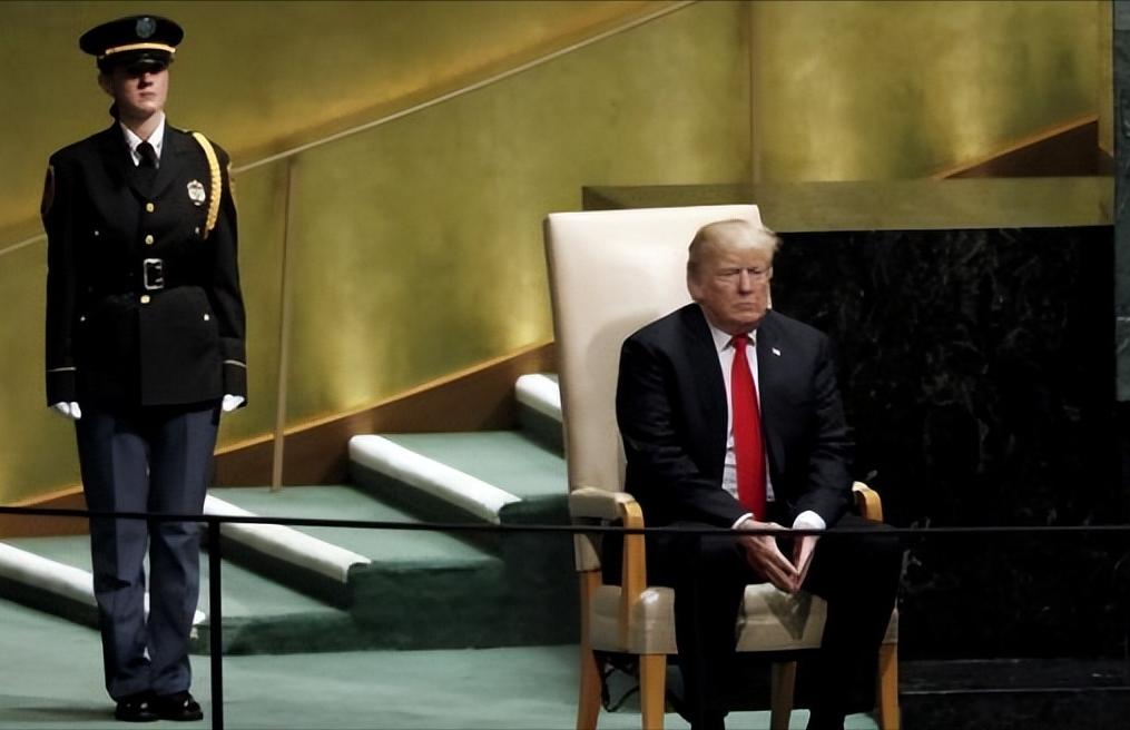 特郎普：不想再当世界冤大头，腾出位置主动拱手让给其他国家！
据美联社消息1月7日