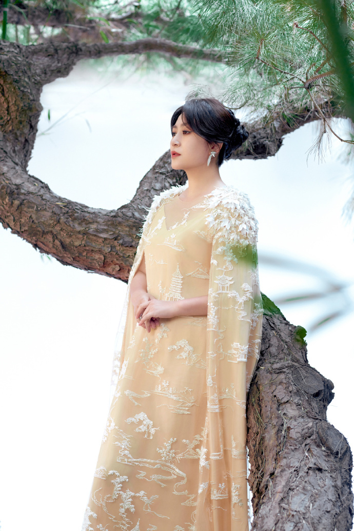 马丽成功女人的背后是她自己 马丽的成功从来不是偶然，是她用汗水和坚持换来的！从话