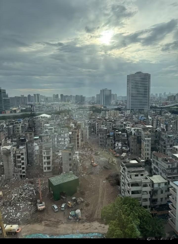 广州又富了一批人
广州三元里拆迁，真羡慕啊，为什么这里不是我家广州 拆迁 广州拆
