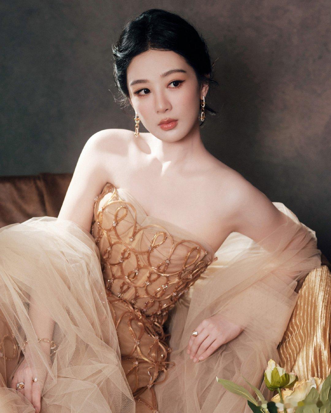 杨紫杨紫生命树 yz杨紫李祯 “海水拥抱月亮，我将日落揽下为你积攒满腔爱意.” 