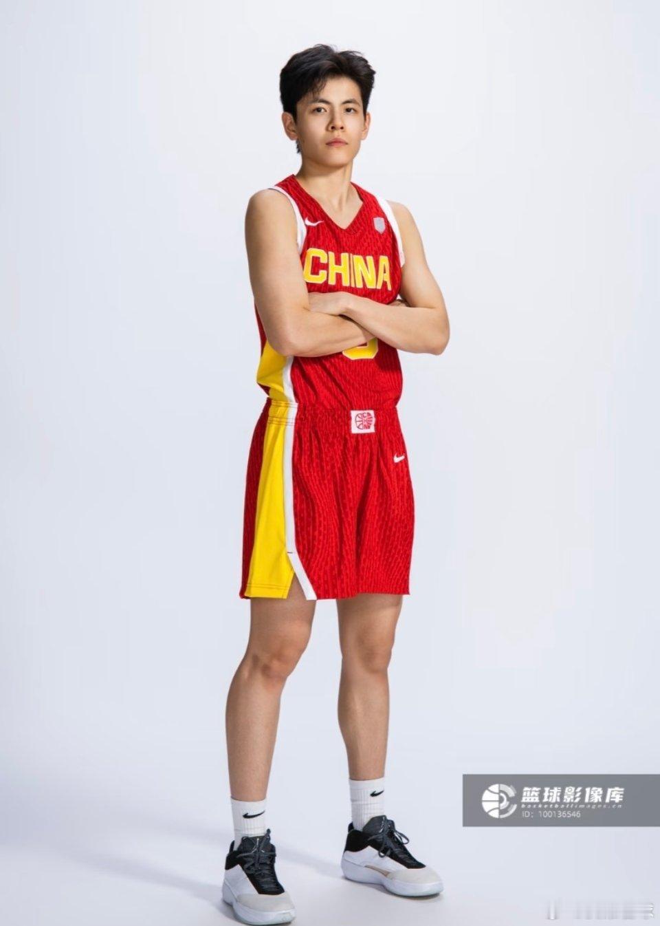 酷酷的姐妹俩[酷]，女篮亚洲杯加油！ ​​​