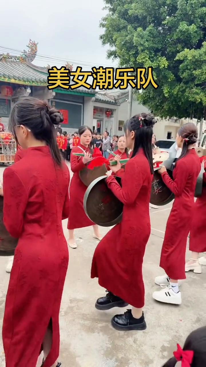美女潮乐队。