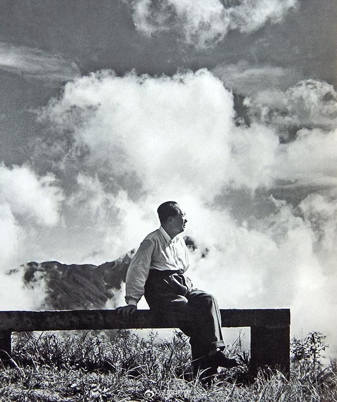 这三张照片都拍摄于1961年的庐山。图1和图2，拍摄于1961年9月15日早晨。
