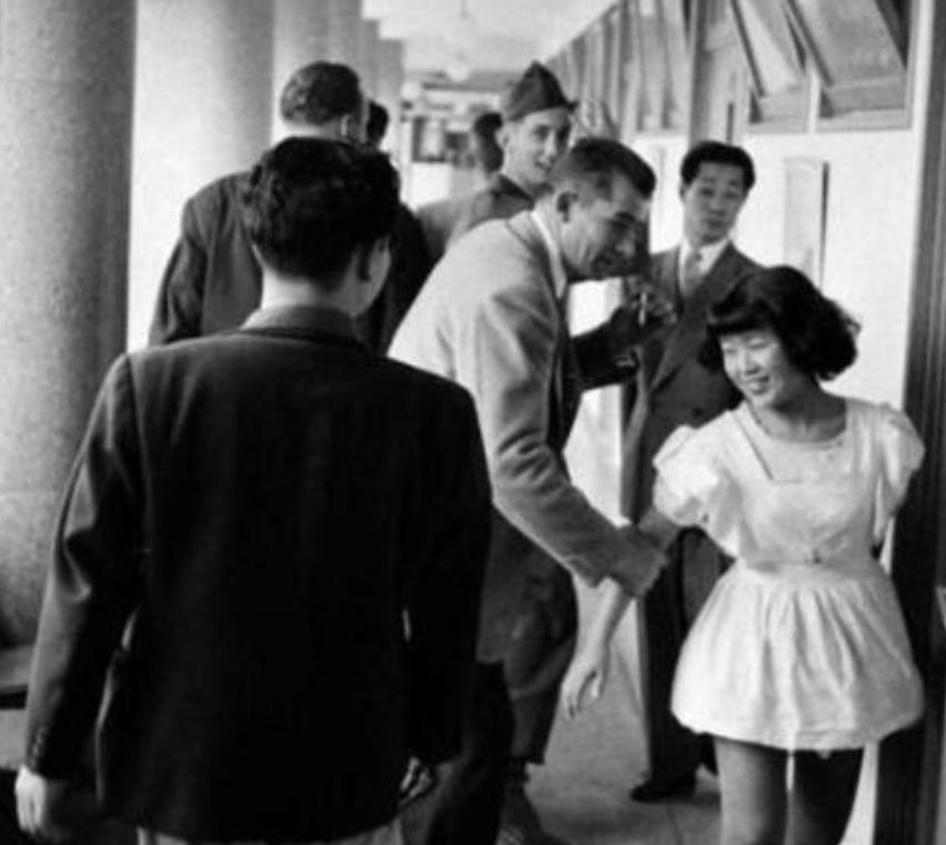 为了“长个儿”，日本人想出了一个让人瞠目结舌的办法：号召本国女性与外国男性结婚，