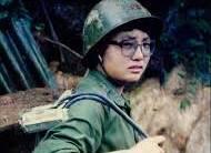 1987年，一个女医生被哨兵拦住，要求出示通行证，没想到，她直接掏出一颗手榴弹：