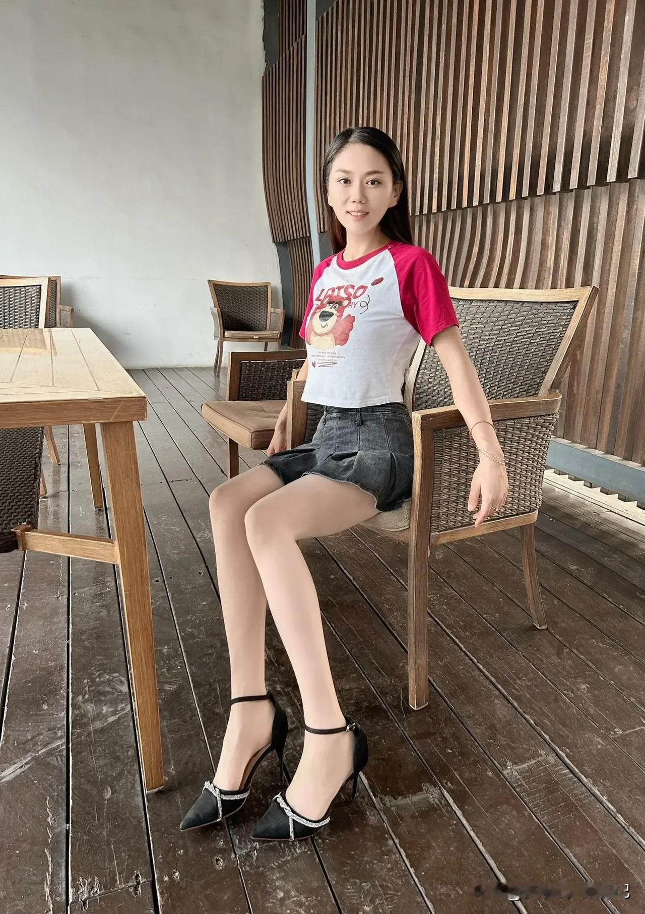 女神的高跟鞋，是爱情的象征#分享迷人的佳丽# #分享美少女倩影# #靓妹倩影分享