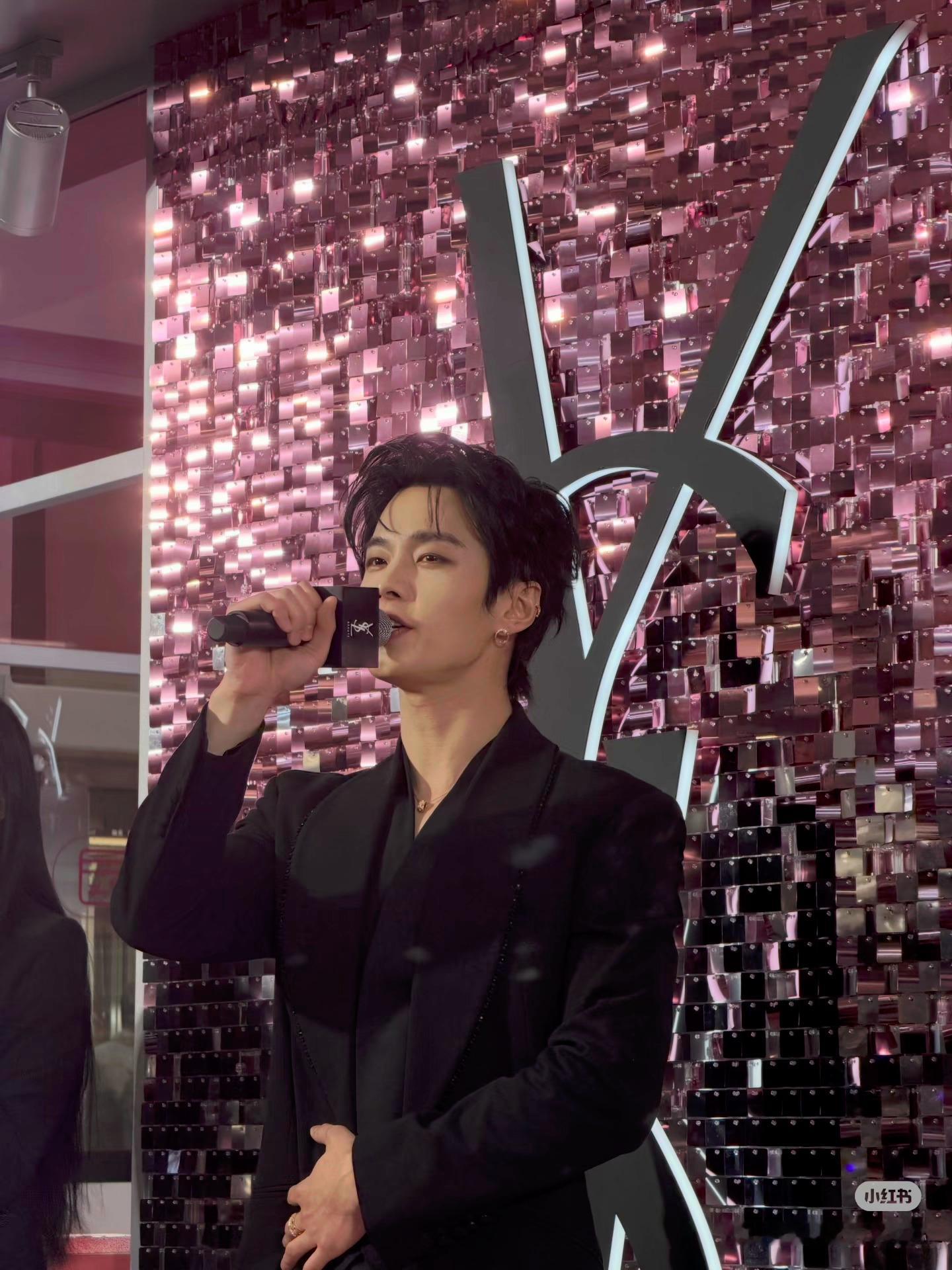 何与今日YSL生图路透，好帅啊 