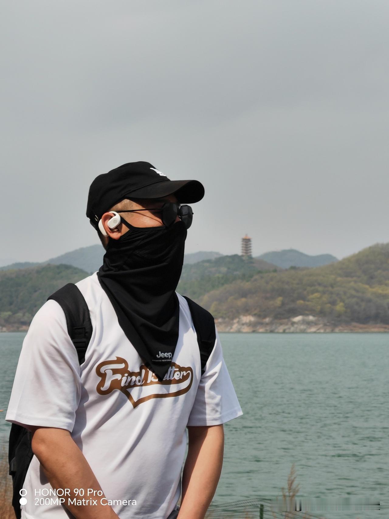 周末去北京金海湖徒步，真的太值了！春天的金海湖美得像幅画。一路上，嫩绿的新芽爬满