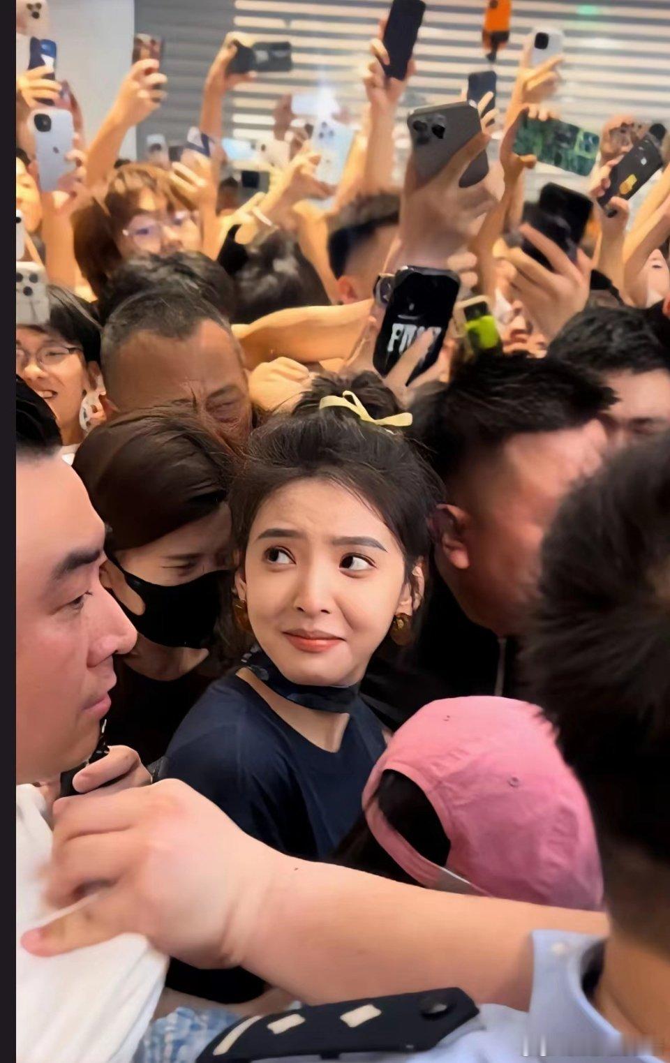 章若楠挣得都是辛苦钱啊，被男粉喜欢下场就是出现在国产换脸区，这么多年了也就接到了