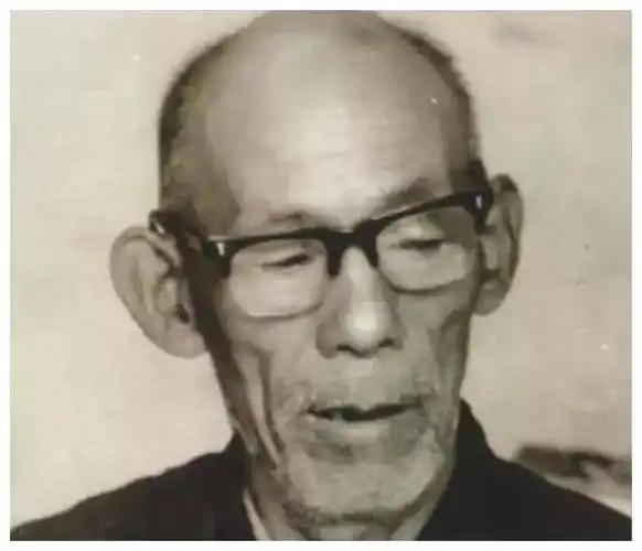 课本里"牺牲"40年的英雄，为子参军破例亮身份，感动全军
 
1990年春天，黑