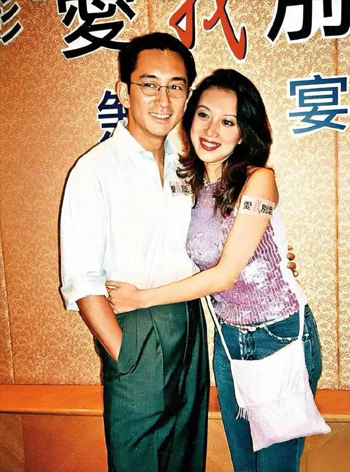 据12月30日文娱头条报道，最近在爱奇艺平台独播的都市青春剧《骄阳似我》正以黑马