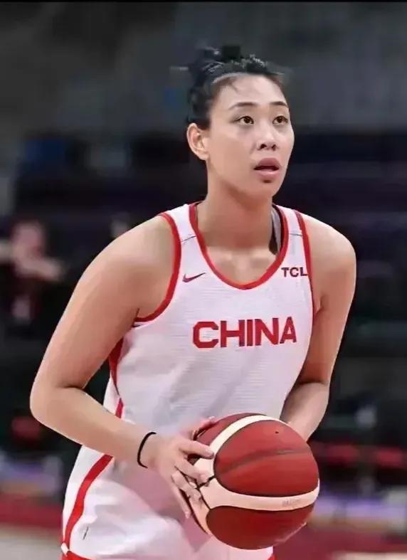 唐子婷可是中国女篮的一颗闪耀之星。这次德国世界大运会女篮比赛检验了唐子婷的含金量