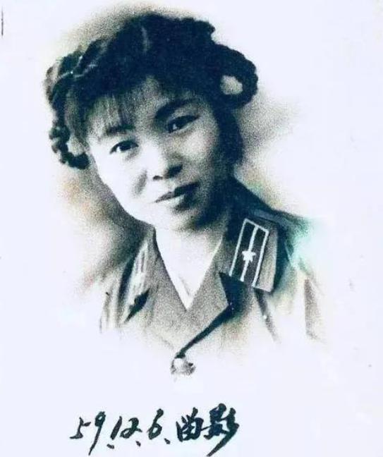 1963年，解放军师长回乡寻找多年不见的妻子，没想到，他刚到村口，就看到一位驼背