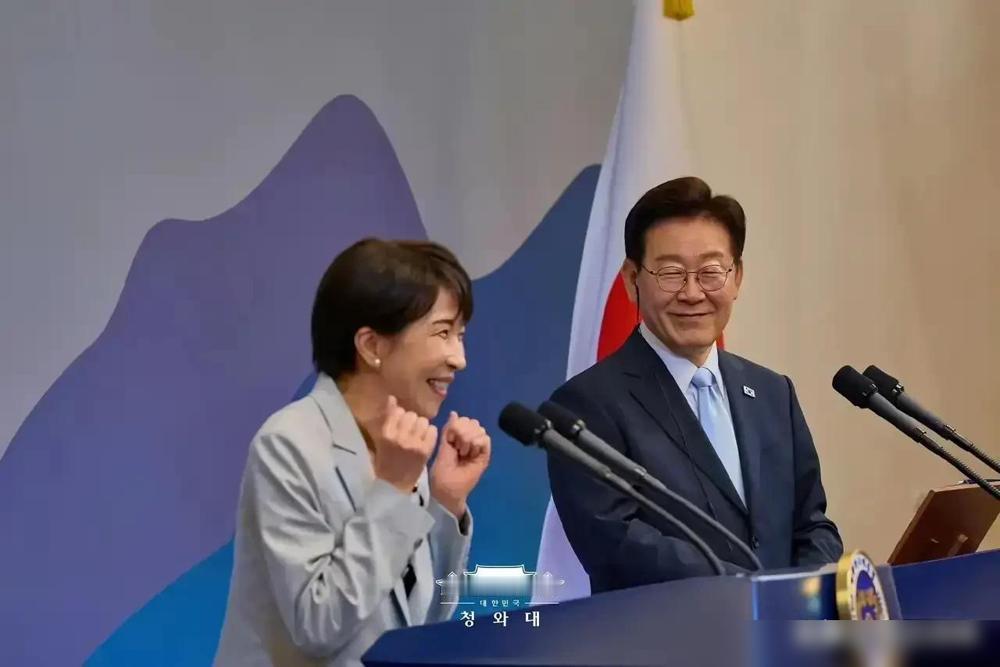 直到我姑从韩国旅游回来后才清楚，原来韩国民众对日本的态度是比较矛盾的，对我们的态