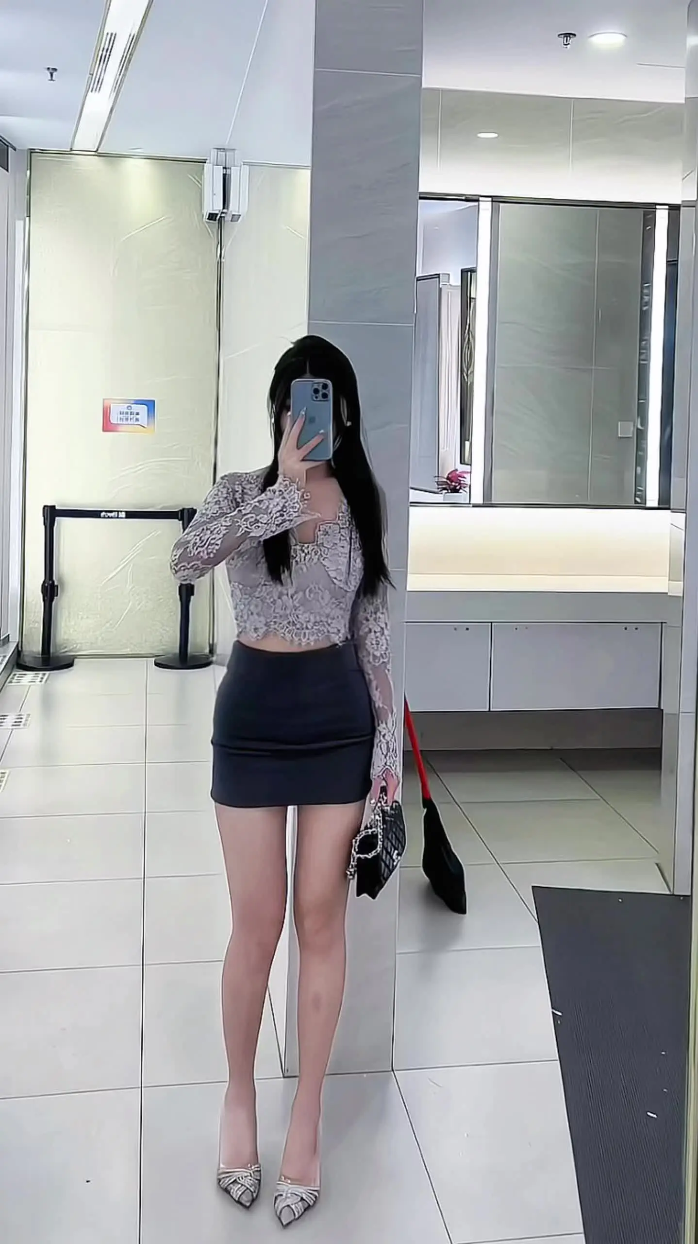 后来我们没有了彼此的微信 像一开始那样