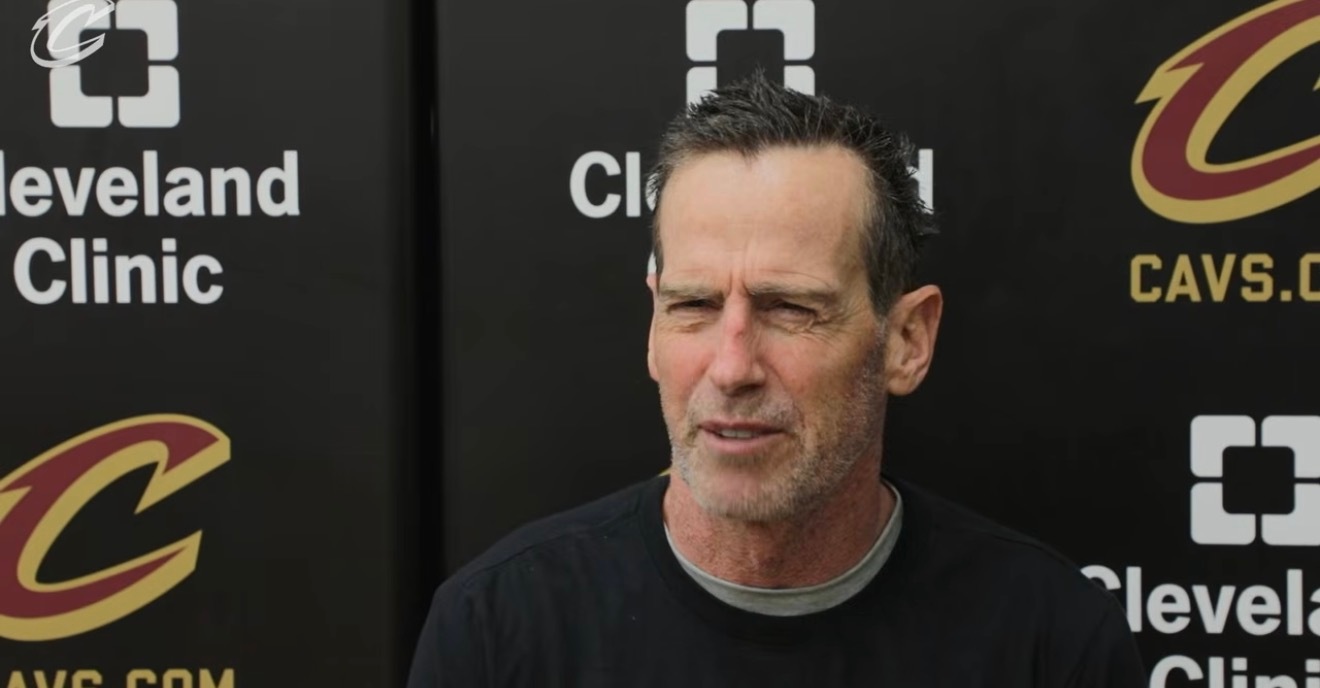 阿特金森：斯特鲁斯正在恢复中，今天进行了高强度无对抗训练，虽然还没到复出的地步，