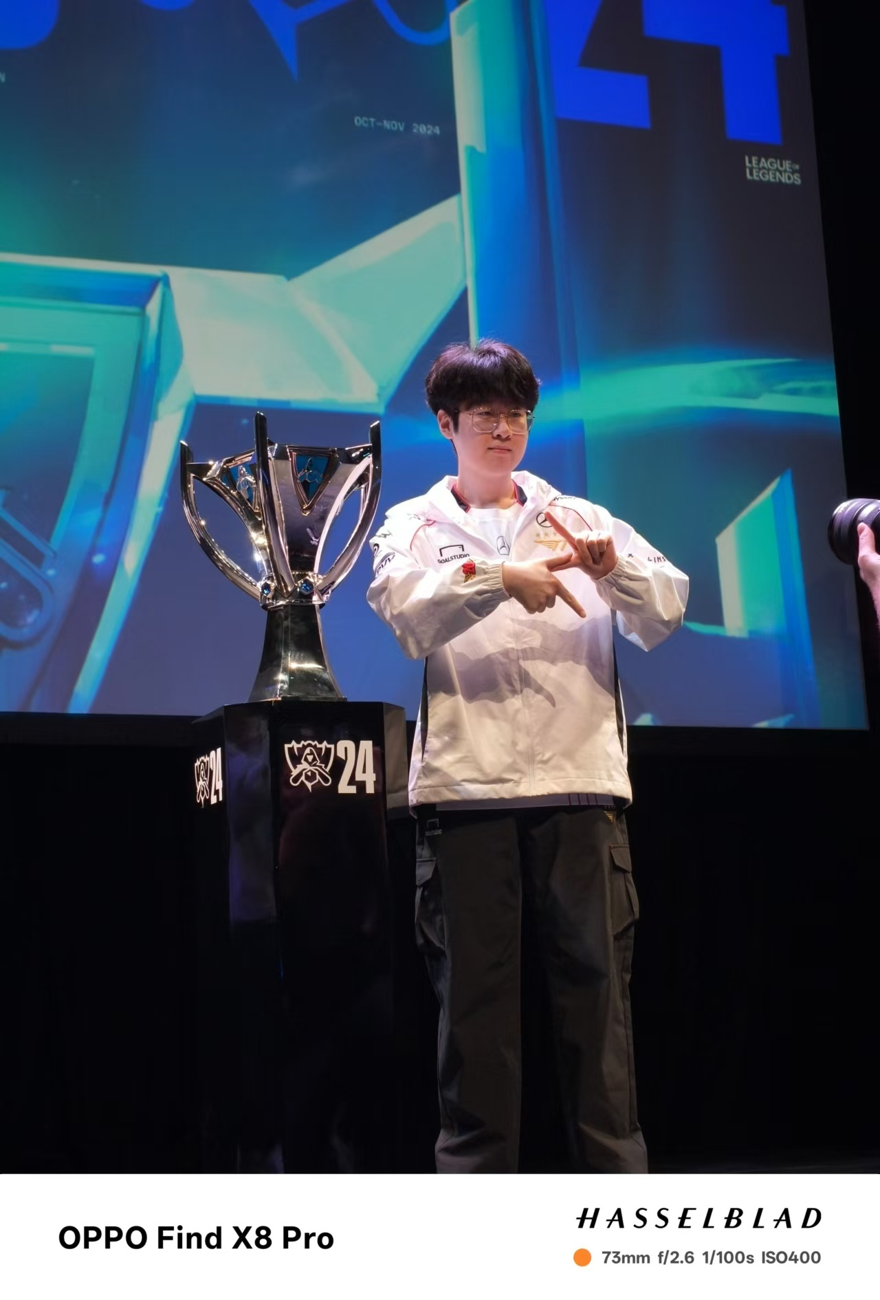 #T1夺冠# 终于等到这一刻！T1对战BLG，T1凭借精湛的技术和默契的团队配合