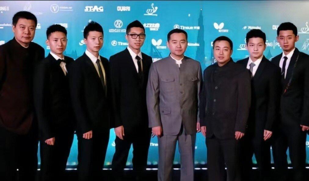 国乒八大员，我第一眼看到的是“咚咚”；第二眼看到的是马龙；第三眼看到的是孔令辉。