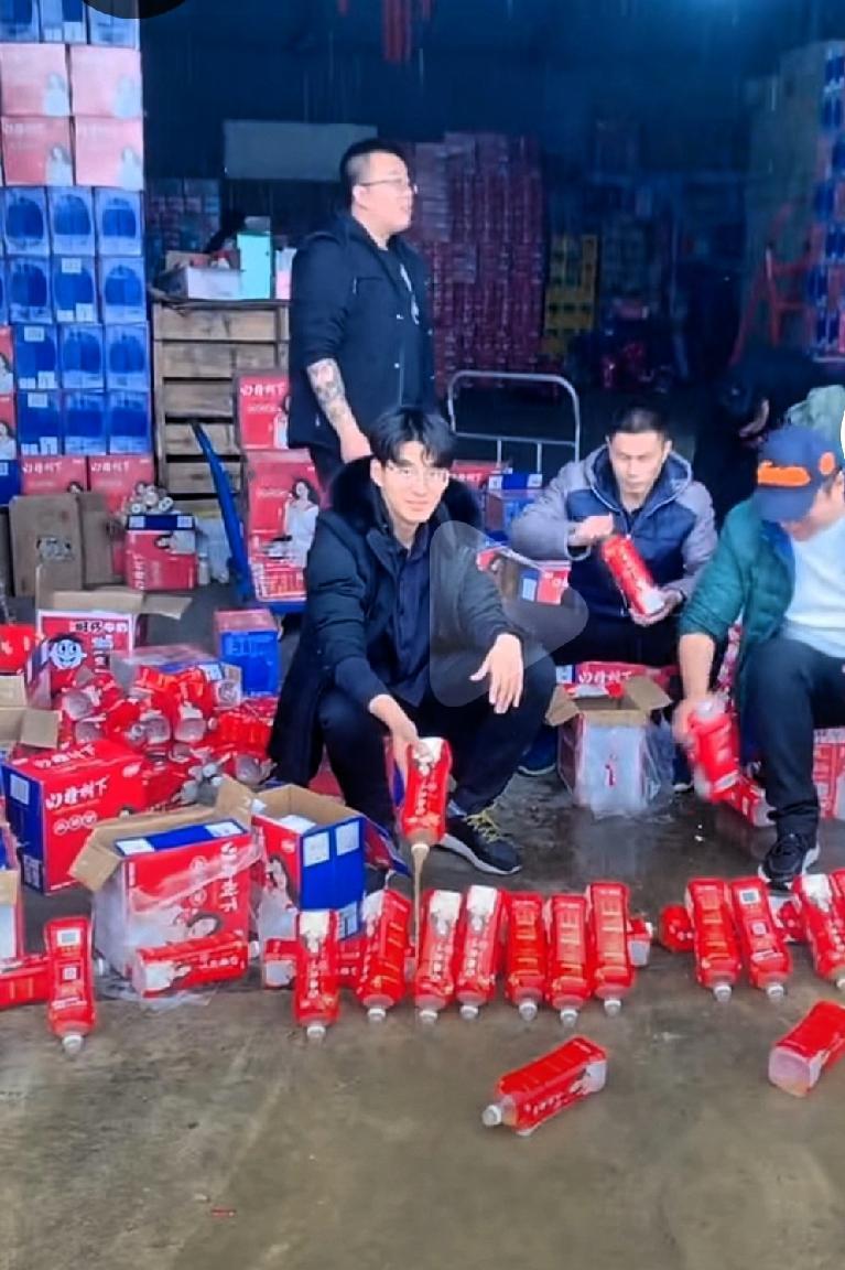 一觉醒来，山东网友集体破防了！“山楂树下”塌天了！
山楂树下”这两天被山东网友抬