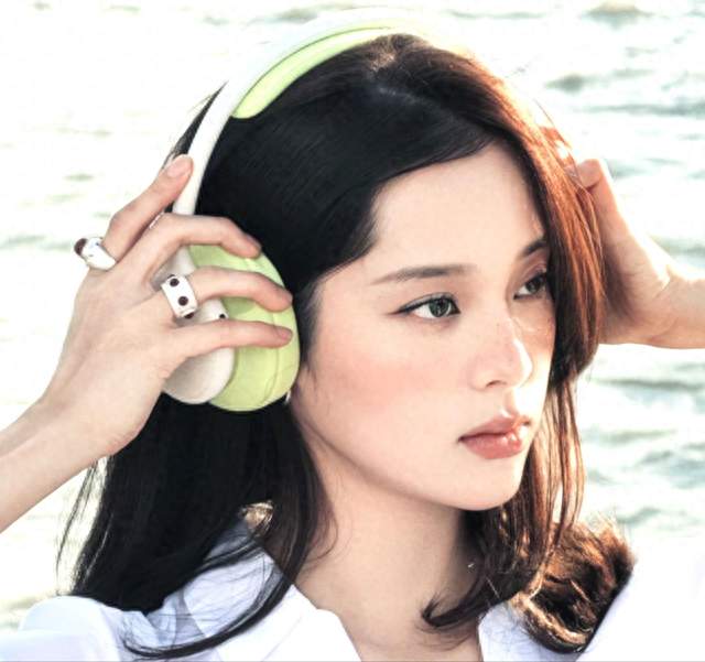 欧阳娜娜：清透小鹿系少女，柔和皮相长相