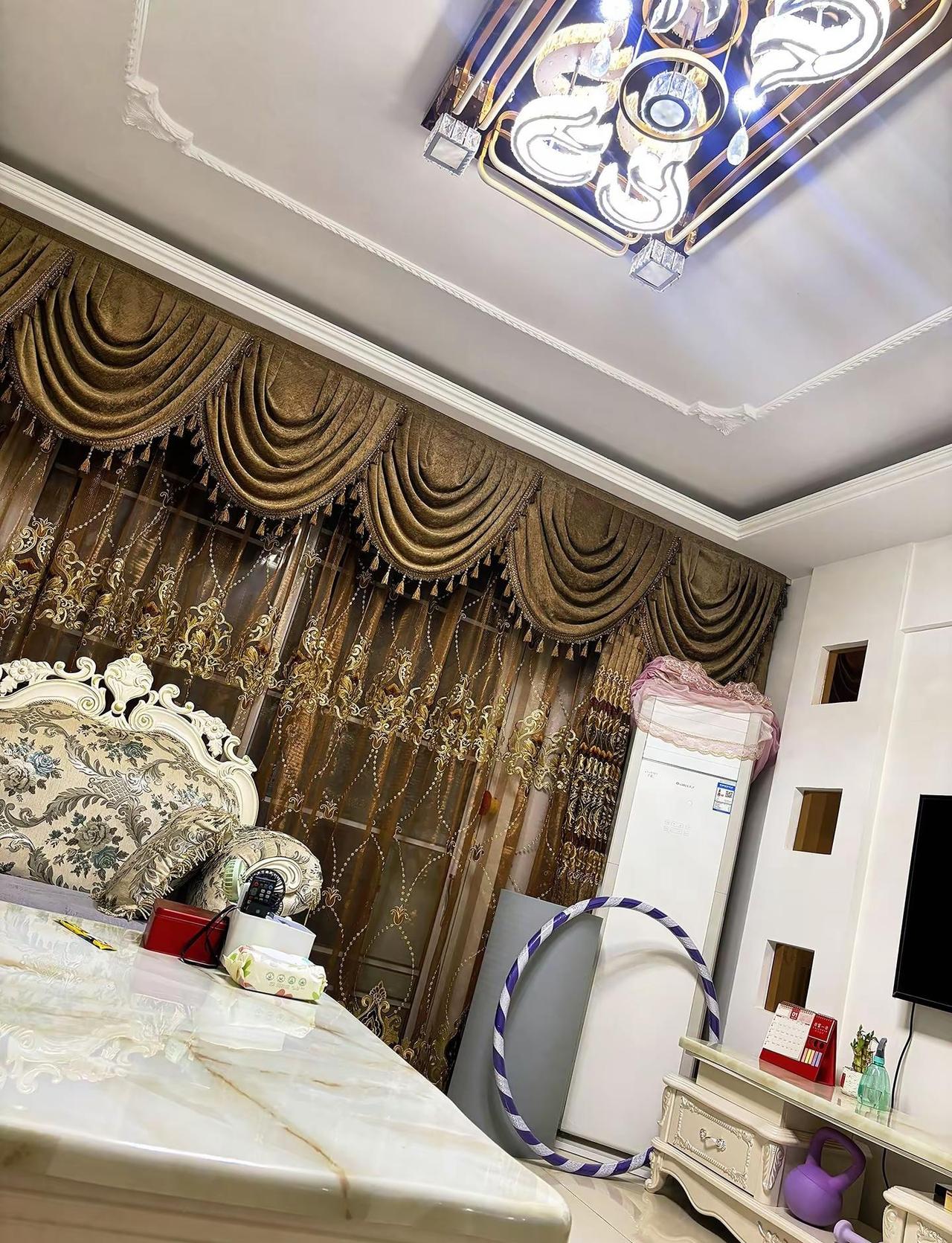 快过年了，别人都在忙着做头发，买新衣，逛街，而我只想宅在家里，无欲无求。