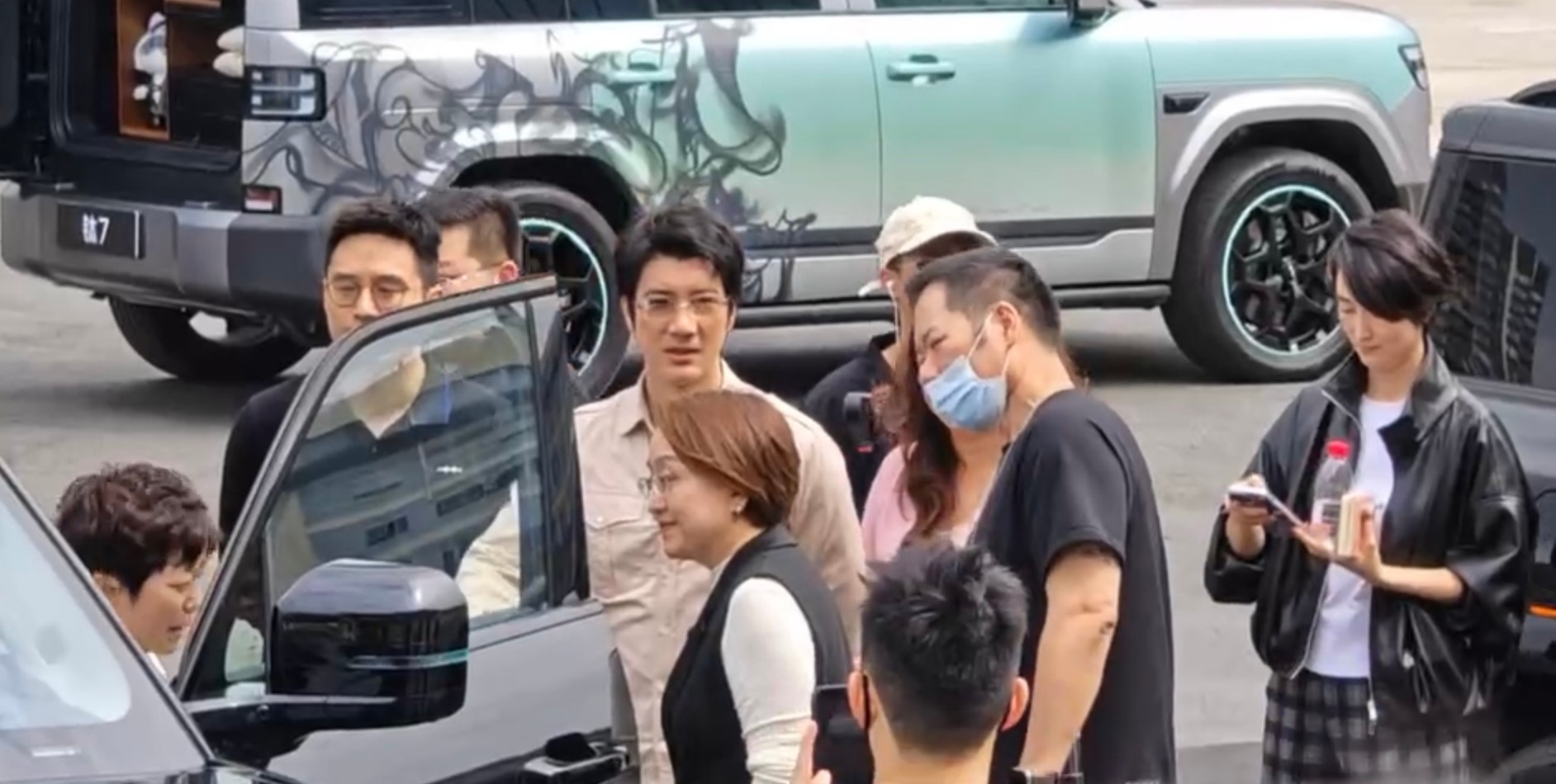 王力宏现身比亚迪总部，参观了方程豹，难道是要代言方程豹了吗？那要是真有代言或合作