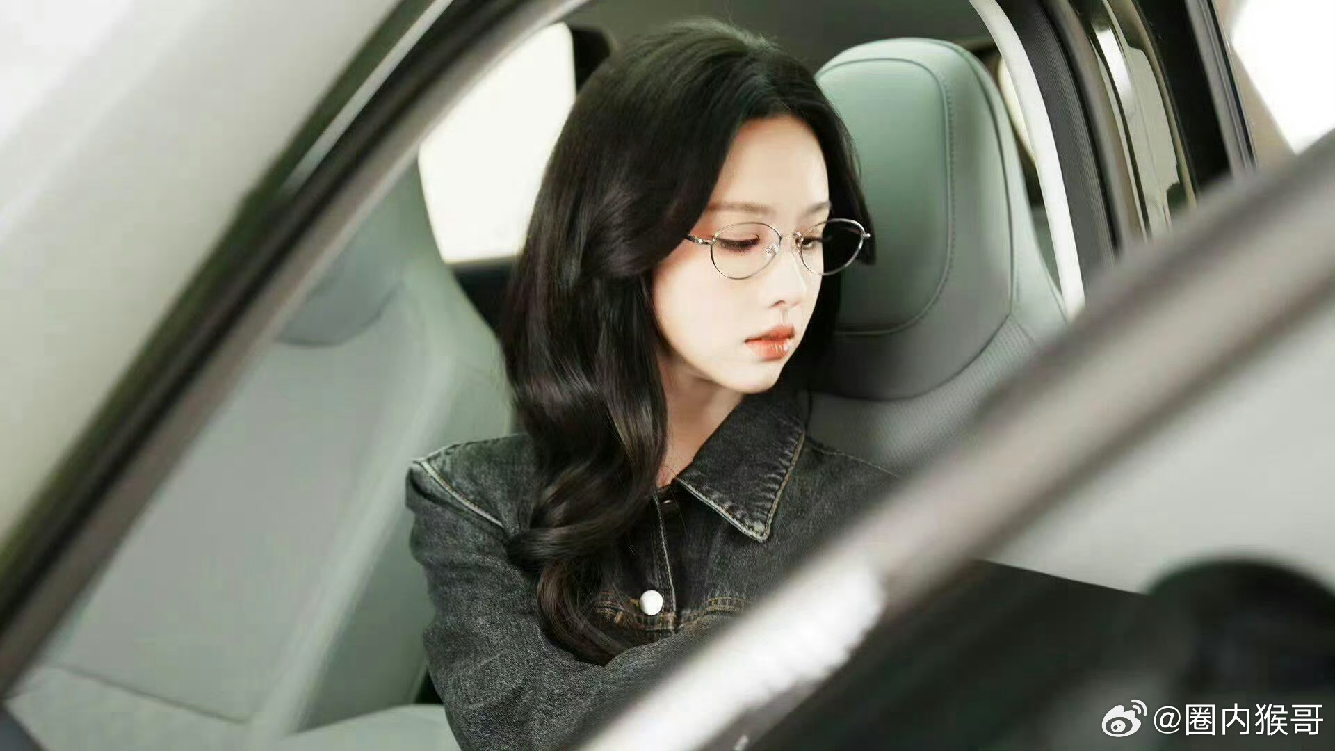 陈都灵  欣赏陈都灵的温柔与知性，且她的流量和知名度都在不断走高，和零跑合作再正