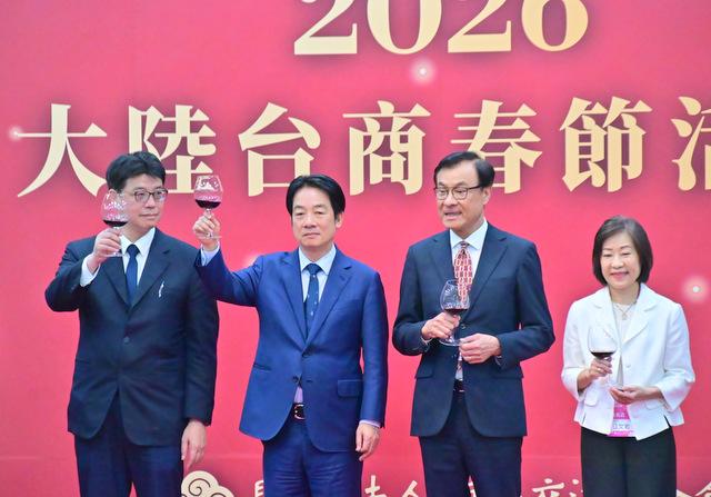 赖清德24日出席台商春节活动时改口用大陆称呼对岸，有说这是在两岸关系上释出善意，