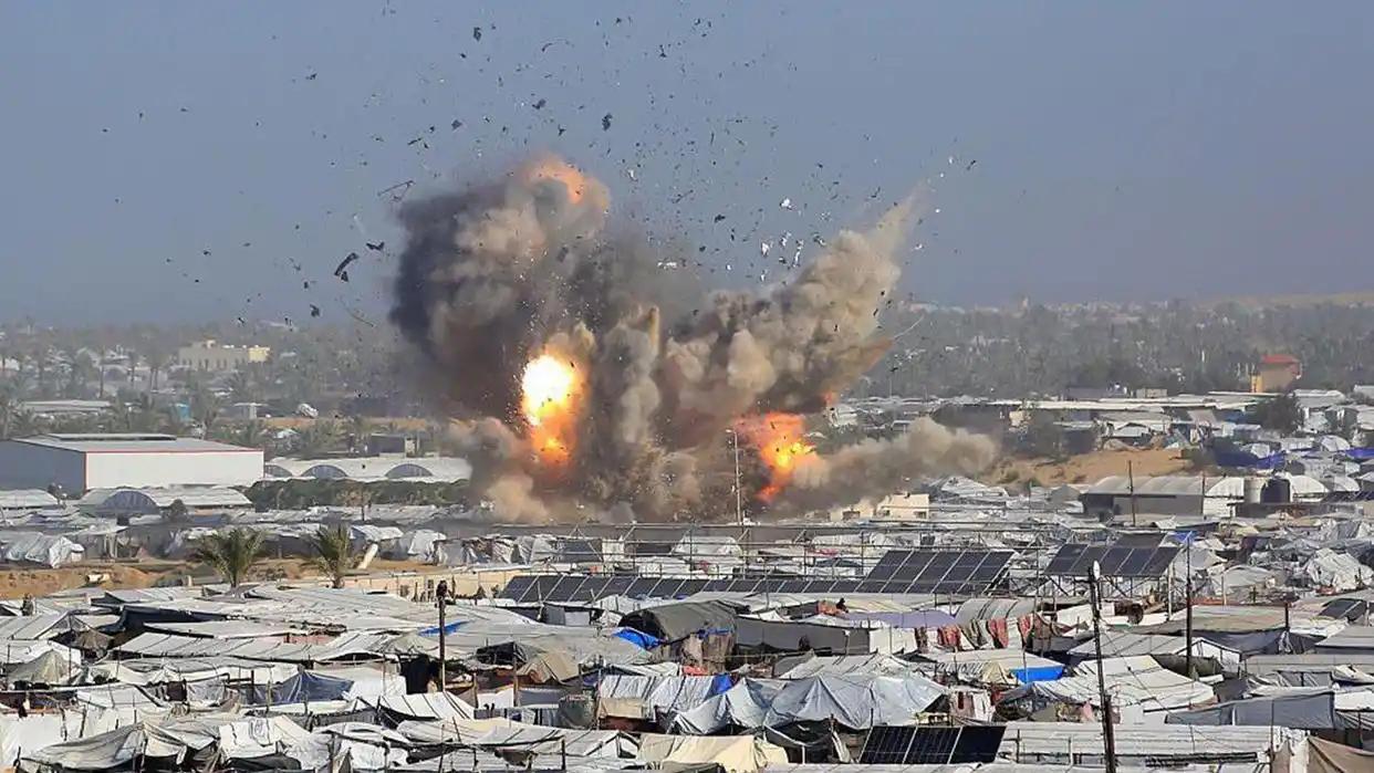 叙利亚南部苏韦达省的夜空被刺耳的警报划破，以色列空军战机悄悄越境，对着叙政府军设