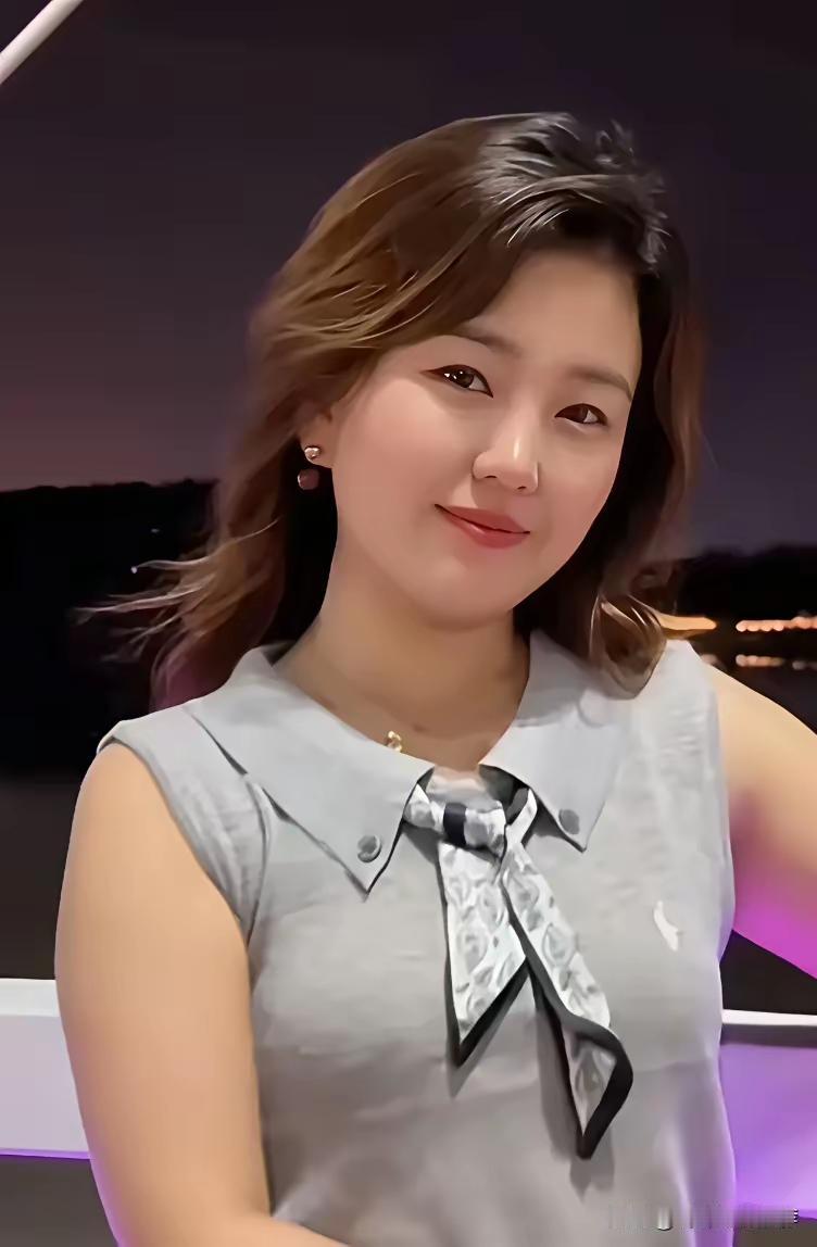 这个要看女人身高吧，身高和体重的比例非常匀称，身材婀娜多姿，不胖不瘦，该鼓的地方