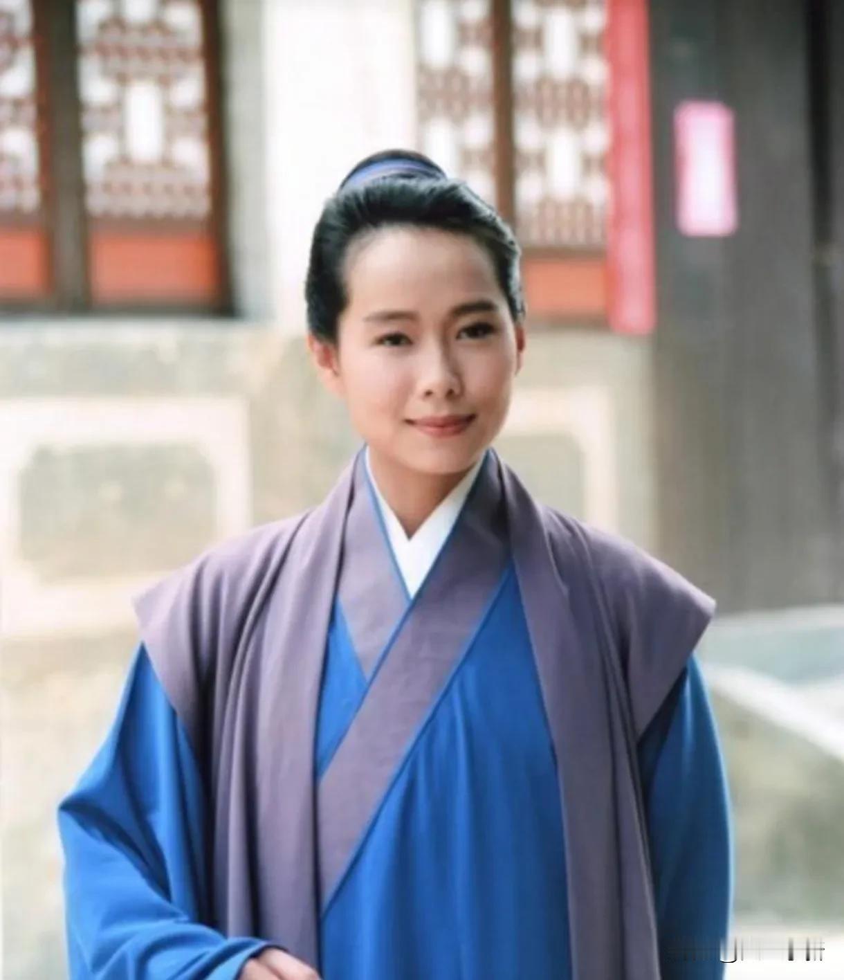 一次，记者问赵雅芝:“娱乐圈的帅哥那么多，为什么当年《新白娘子传奇》的许仙非得找