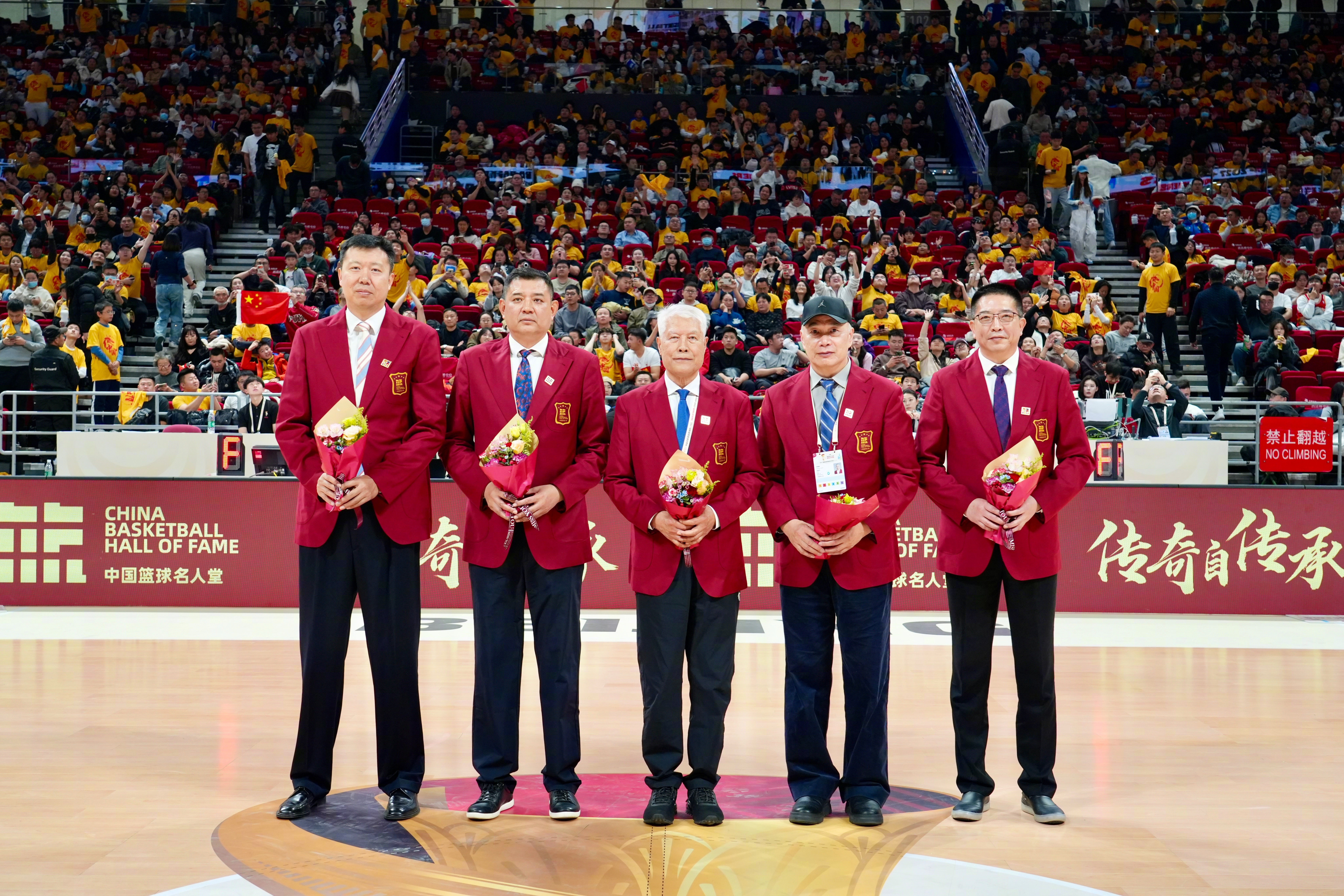 昨天晚上，中国男篮在家门口打世界杯预选赛，4分输给了韩国队，挺可惜的。但这个晚上