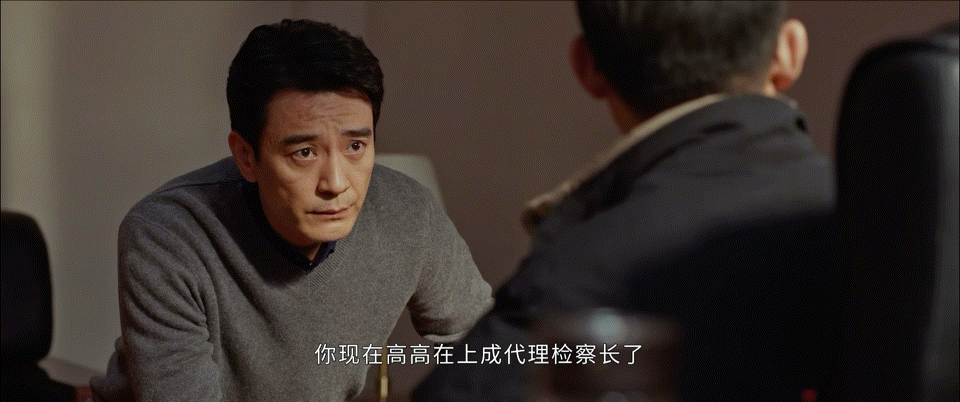 乔振兴是理想李人骏才是现实  想到乔振兴在寻找真相的路上不回头的样子，就觉得自己