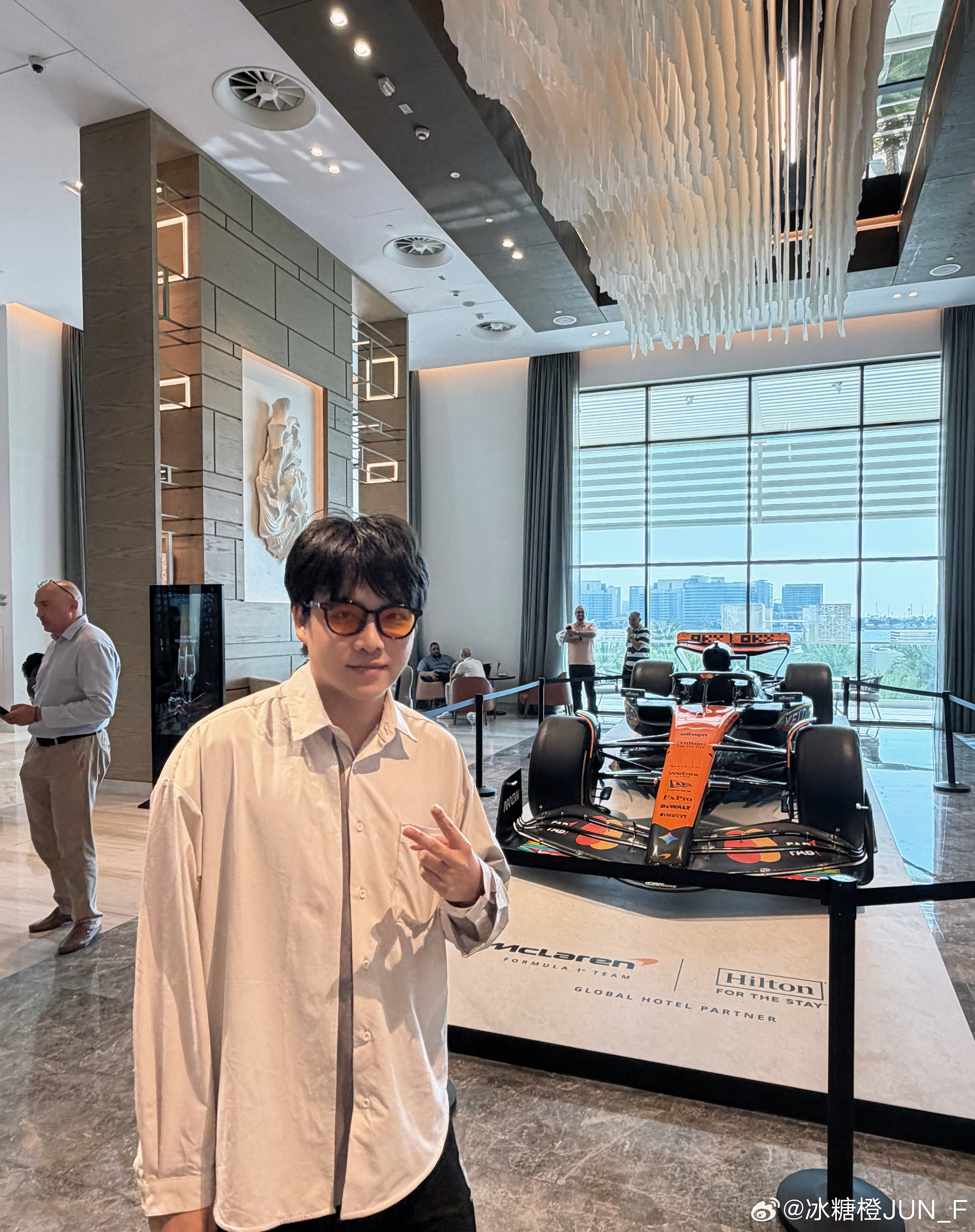 大家好。这是我的新头像。是我自己突然想换了。绝对不是照抄 乔布斯、马斯克、黄仁勋