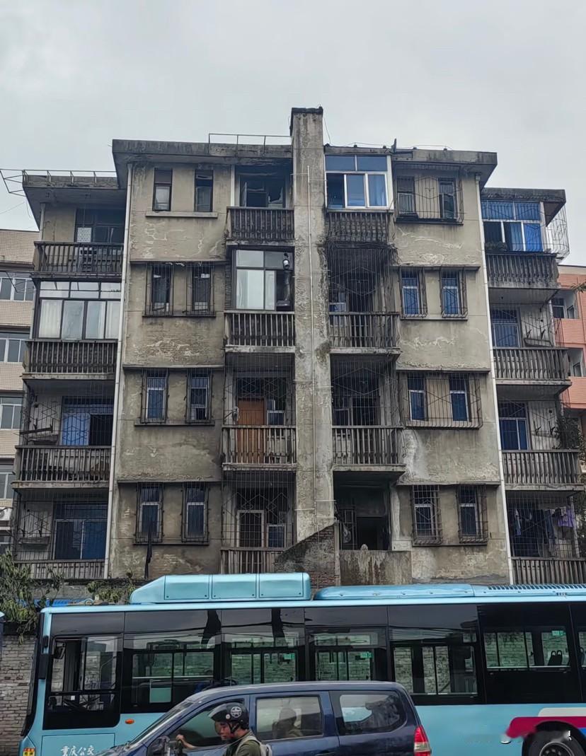 我家以前住的就是这种房子，两室一厅住了五口人。那时候因为家里的面积小，我老婆就在