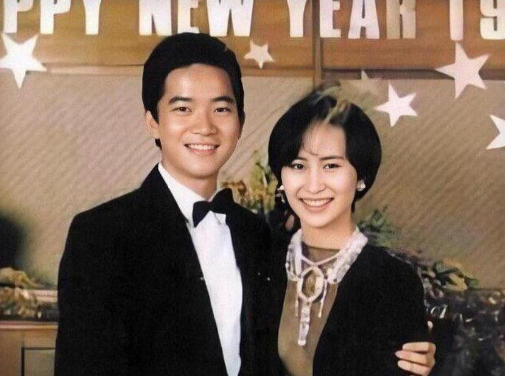 2022年底，陈百强母亲姚玉梅在广东省鹤山市人民医院去离世，享年85岁。家人整理