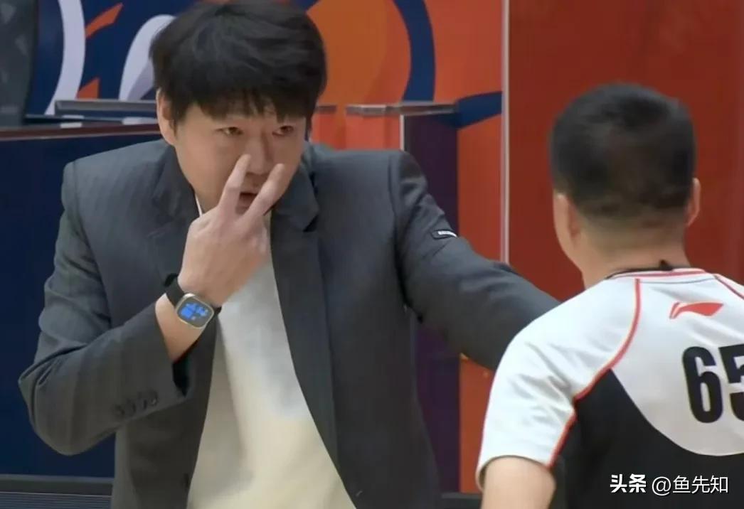 杨鸣曾经说过，这CBA教练就不是人干的。这句话确实有些道理。今天山东跟福建队比赛
