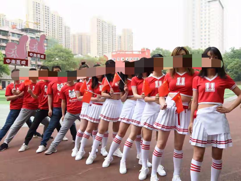 王院长是泌尿外科专家，拿自己身体做研究
          看了王院长的履历，他