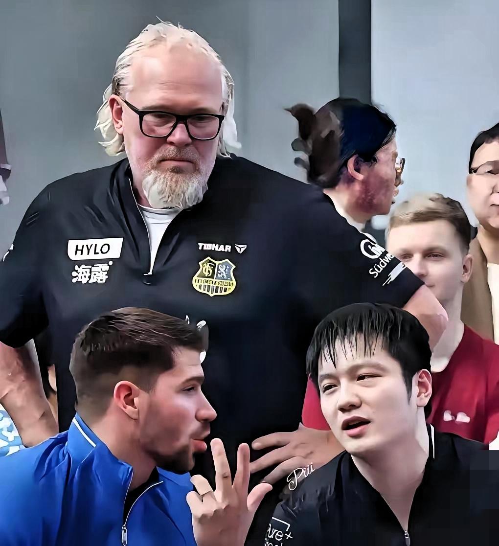 你敢信？中国乒乓选手樊振东，在德国把小球玩成了顶流狂欢！
 
18万人口的小城萨