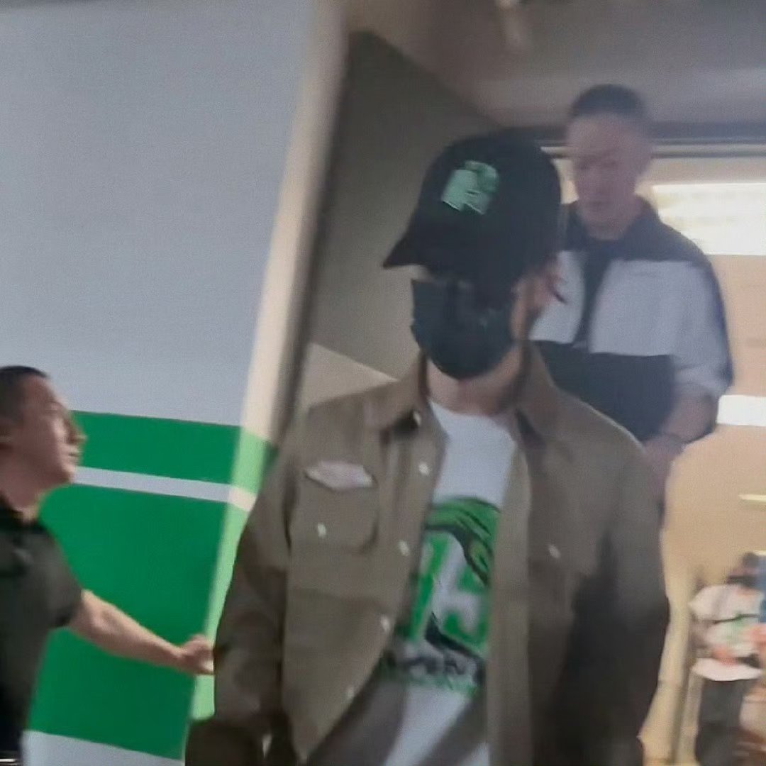 王一博超爱标记的小男孩王一博一身一位素 啊啊啊王一博 ​​​
