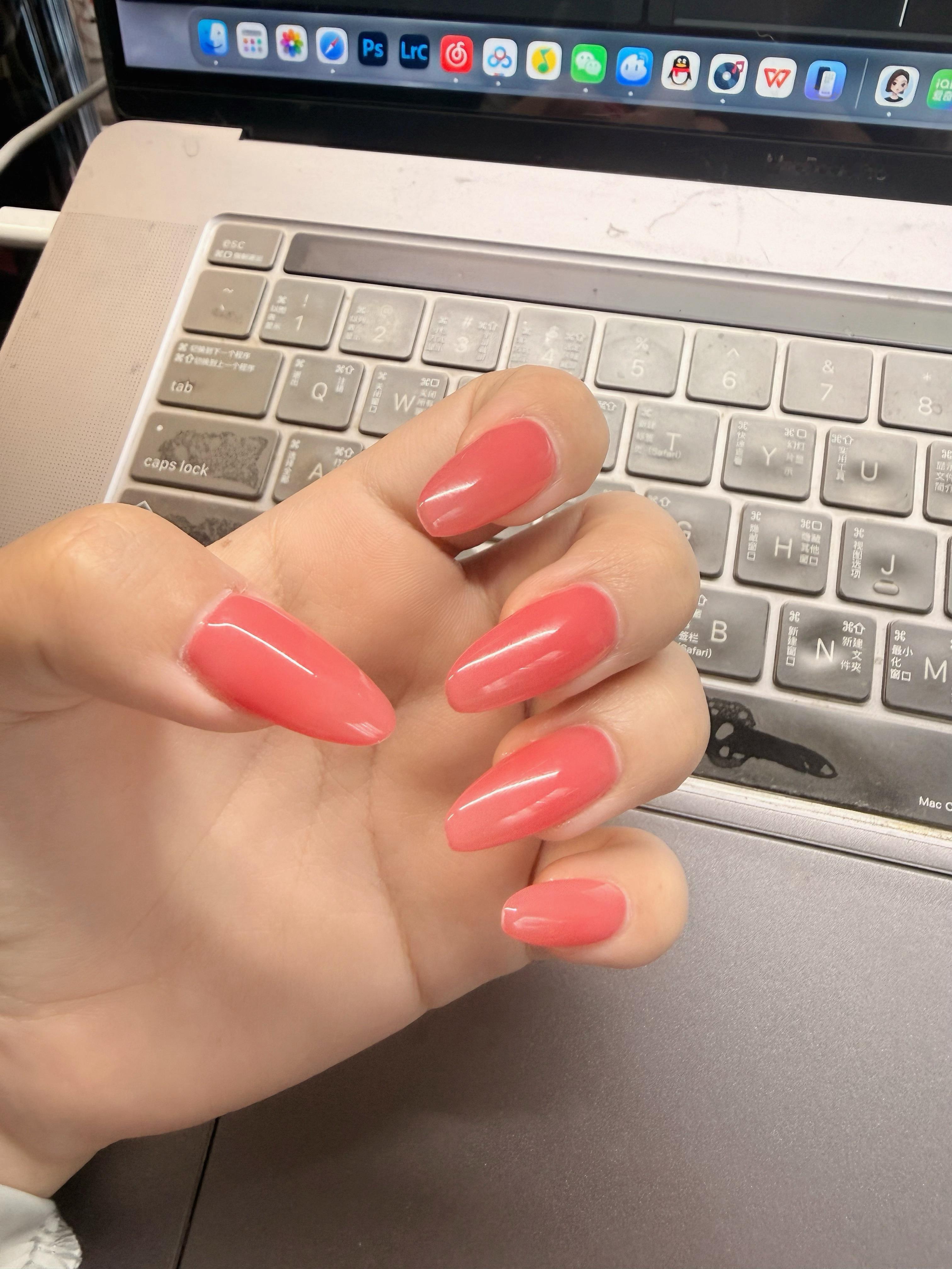 我可以成为任何人之万人迷系列第一次贴了甲片，做了江坂丽奈美甲💅 