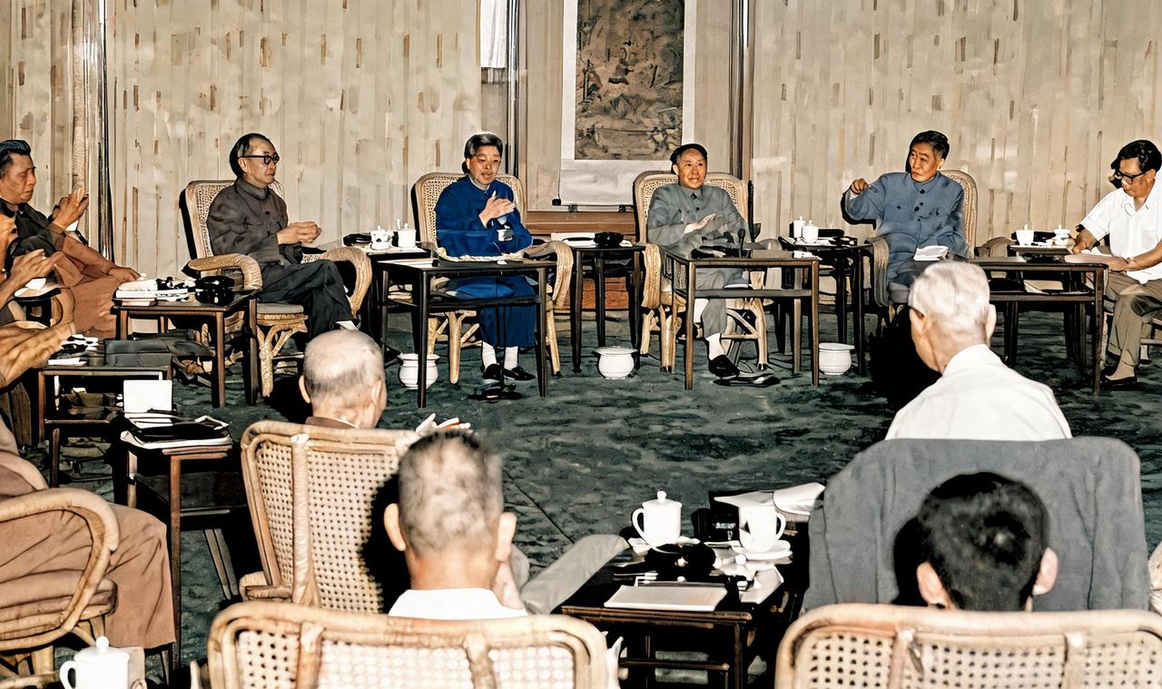 这是1977年看似非常普通的一次会议，但这次会议却决定了此后无数莘莘学子的命运。