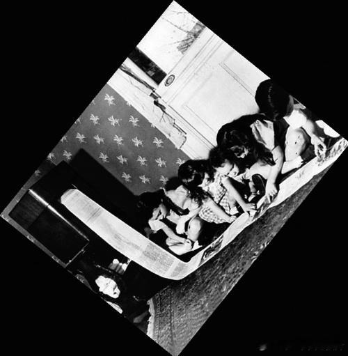 1938年，美国，传真报纸，第一份无线传输的报纸从纽约发出 