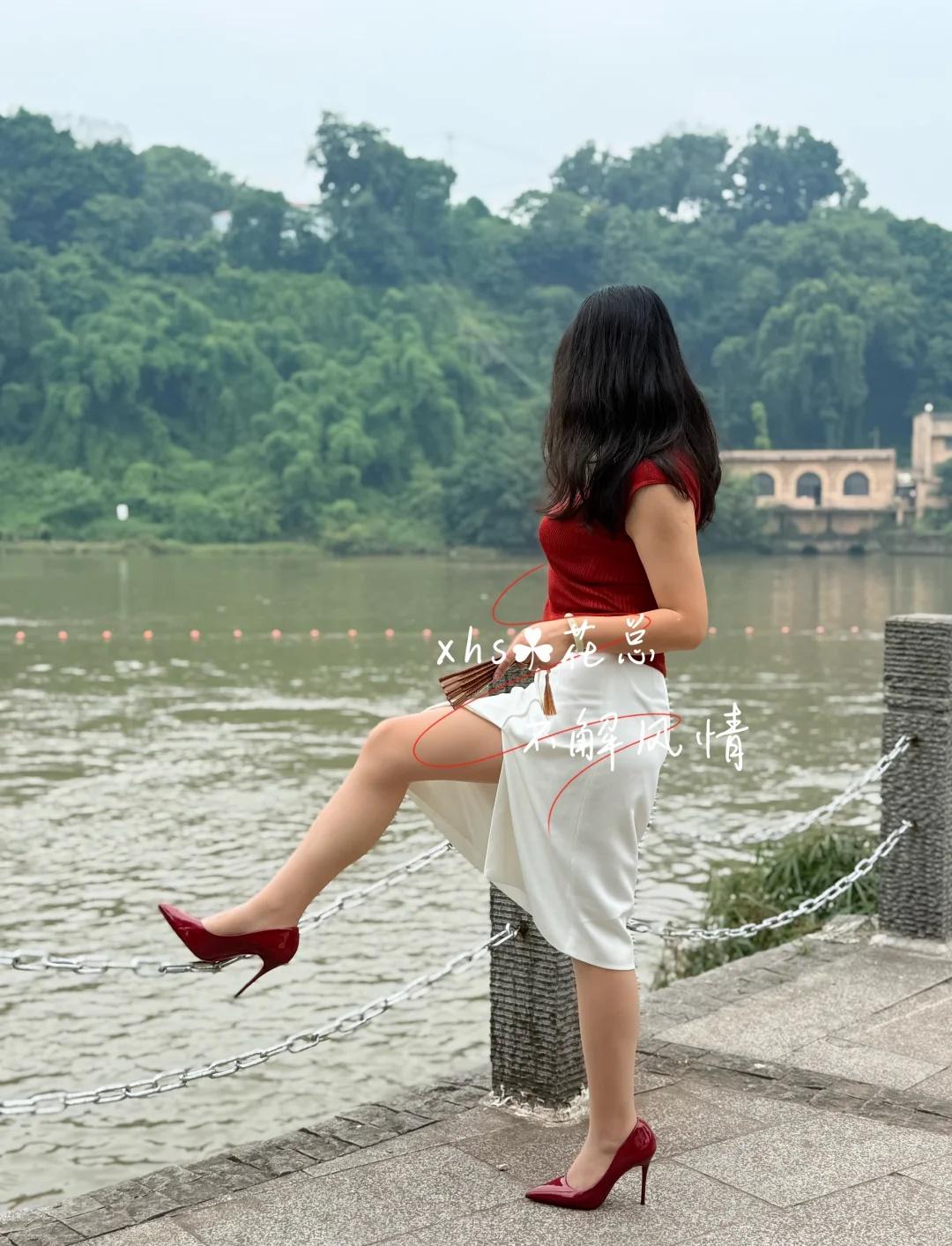 一不小心，红底鞋就登上了时尚的顶峰
让高跟鞋跑起来 高跟鞋 红底鞋 美在脚下每一
