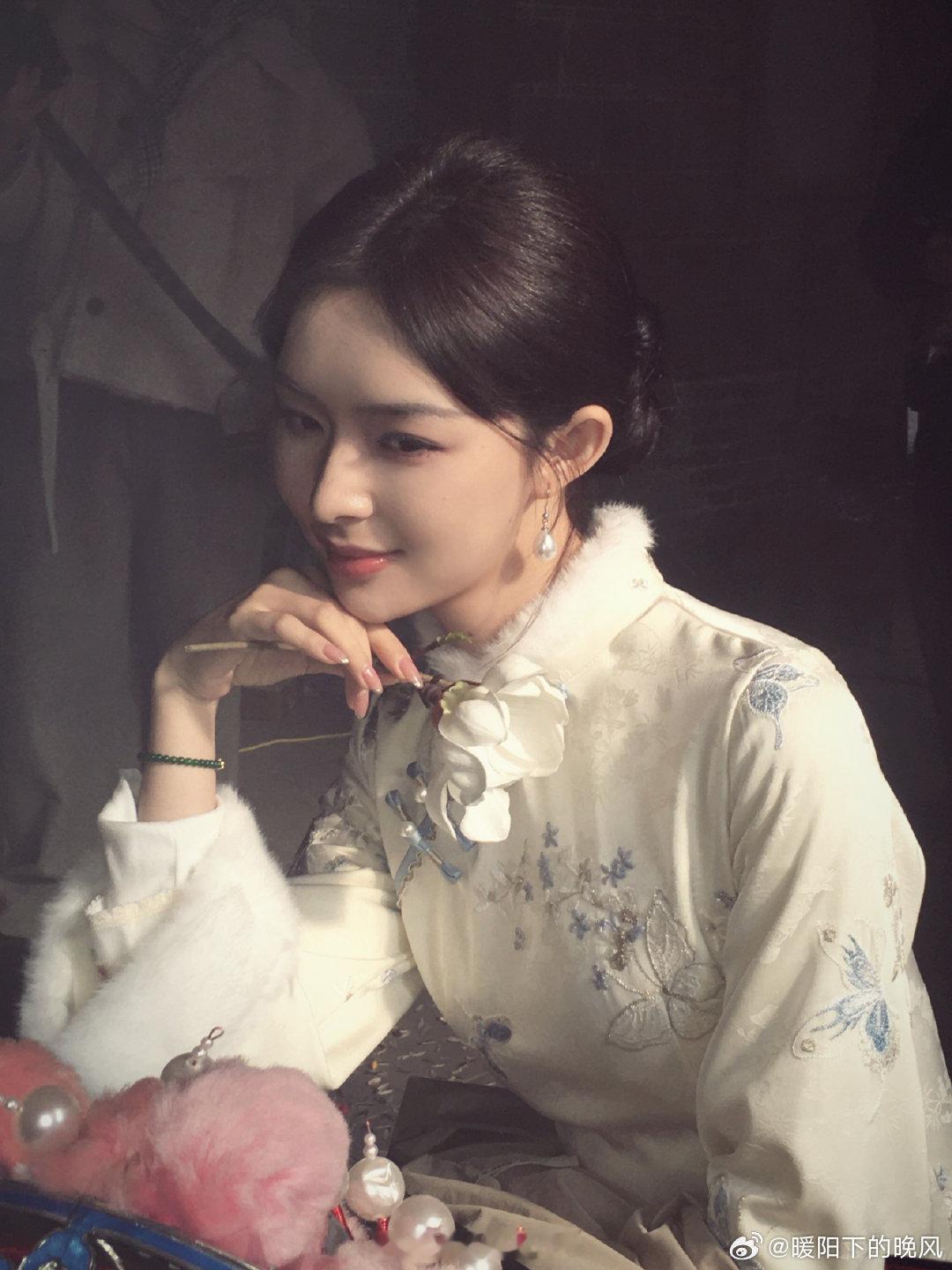 廖慧佳订书机手搓表演服有一说一廖慧佳的手作能力好强，直接手搓表演服的时候我都惊呆