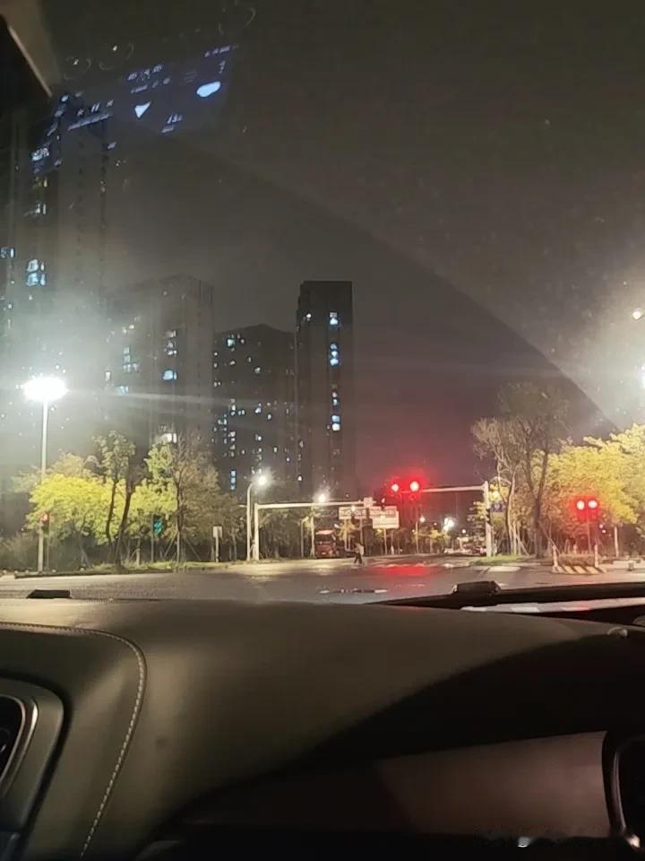 今天后台私信炸了，太多人问陈律师一个问题：没被抓现场，警察是怎么找上门的？被倒查